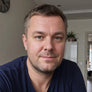 Zdjęcie opiekuna: Krzysztof M. z kotem (prawdziwe, za zgodą)