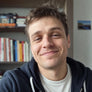 Zdjęcie opiekuna: Tomasz L. z kotem (prawdziwe, za zgodą)